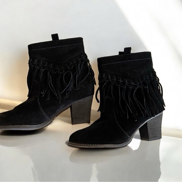 Sbicca “hard to find” BLACK Suede Macramé Fringe Boot. Vintage - Picture 7 of 16